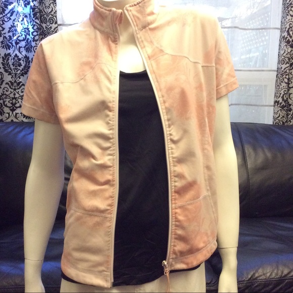 Rare Lululemon 🍋 zip up short sleeved sweater - Picture 2 of 10